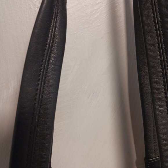 Stone Mountain Classic Leather Shoulder Bag - Picture 14 of 16